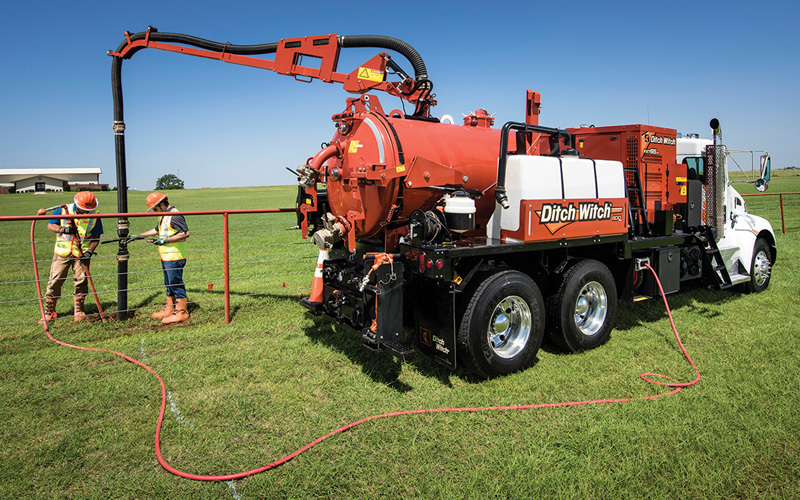 Excavating - Ditch Witch FXT65 Air
