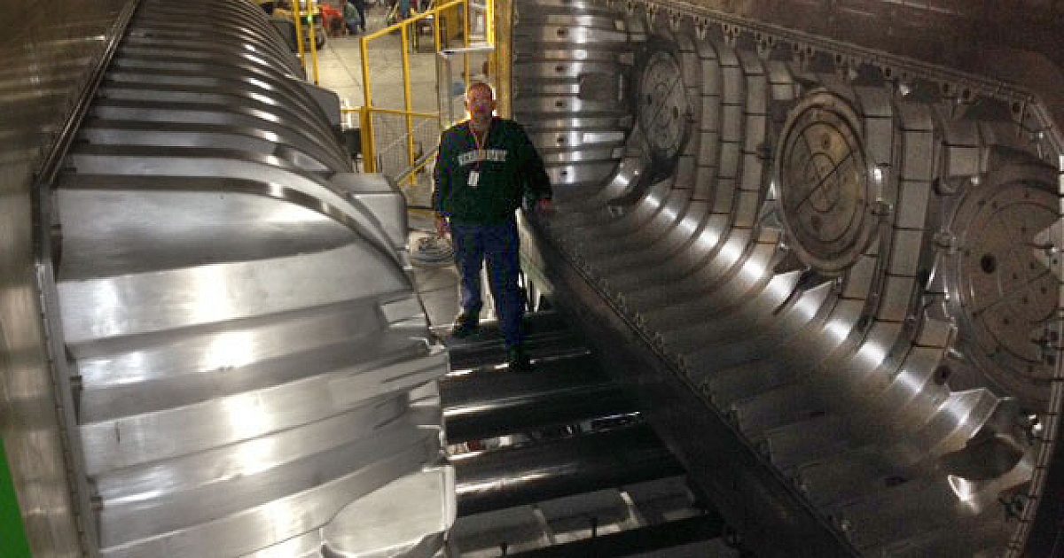 World’s Largest Low-Pressure Injection Molding Machine… | Plumber