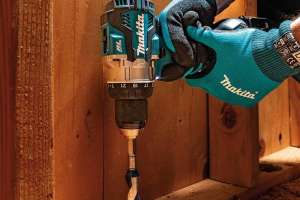 Makita XPH16 T Action Shot 2